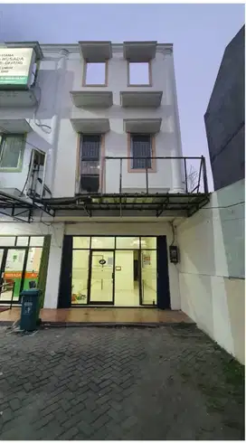 Dusewakan Ruko 2 set lantai di jalan akses utama kawasan jababeka