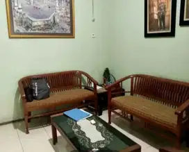 Rumah nyaman Kutisari Indah perlu renov lokasi depan dekat gerbanf