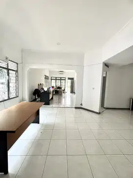 RUMAH 2 LANTAI LOKASI STRATEGIS PINGGIR JL RAYA, PULOMAS JAKARTA TIMUR