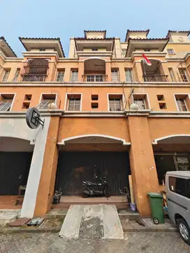 RUKO FLORENCIA BUKIT GADING MEDITERANIA HADAP JALAN RAYA
