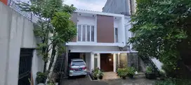 Rumah 600m² di Kawasan Strategis Kebayoran Baru Ideal Untuk Bisnis