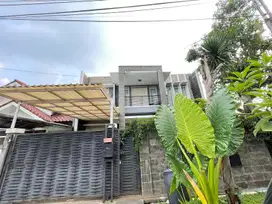 Rumah mewah lt262/350 harga 4,6m di Batununggal pusat kota bandung