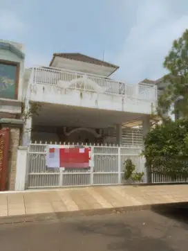 Rumah Cantik Dijual Cepat Fully Furnished di Royal Residence
