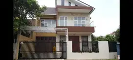 Rumah hoek fully furnished 2lantai siap huni terawat di Giriloka