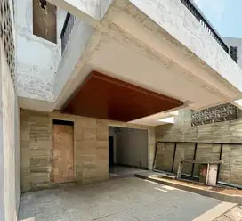 RUMAH MEWAH DIJUAL DENGAN HARGA MURAH DI JAGAKARSA  JAKSEL