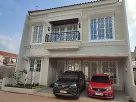 Rumah 2 Lantai Free Biaya dkt ke Tol dlm Cluster Cinere,Depok