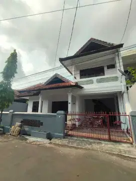 Disewakan rumah 2 Lantai di Jl Palapa