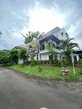 Dijual Rumah Cantik 3 Lantai Taman Giri Loka BSD CITY