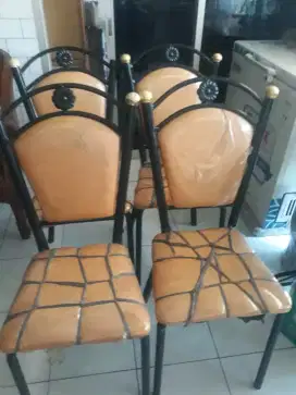Meja makan bundar(angkut sendiri)