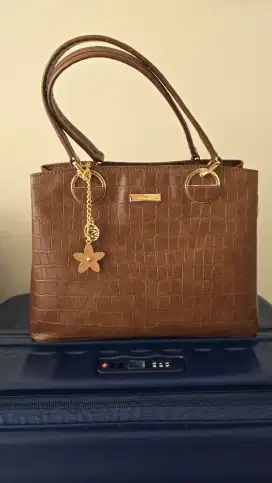 Elizabeth Tas wanita