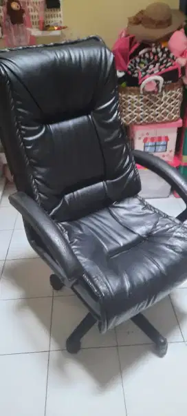 Kursi (hidrolik)kantor besar kokoh dan empuk