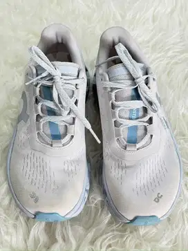 Sepatu On Cloud Monster White and Oren