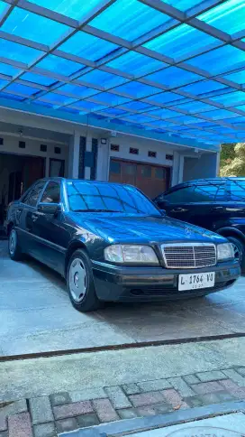 Mercedes Benz C200 W202 Manual Low KM