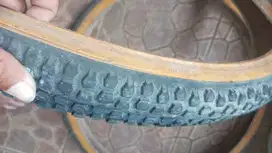 Ban luar sepeda 24 x 1.75 Hitam kuning