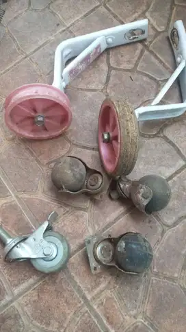 roda roda penyeimbang sepeda mini anak dan lemari