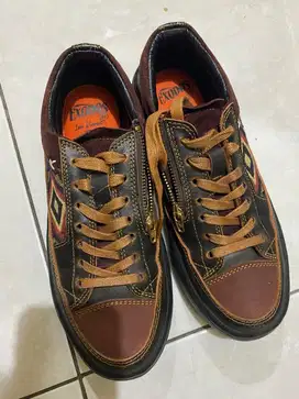 Sepatu kulit exodos