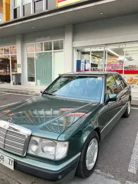 Mercedes-Benz E230 1993 Bensin