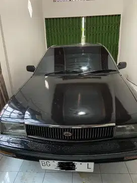 Mobil sedan toyota corona