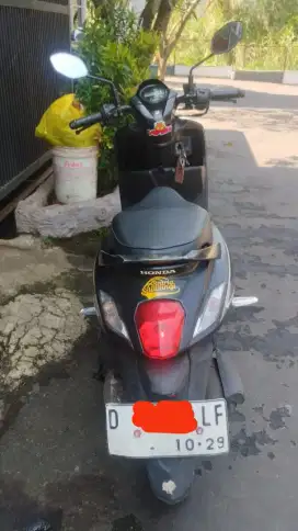 Honda Genio Hitam