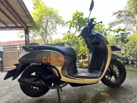 Scoopy biru cream/2022