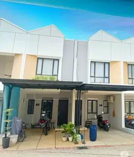 Rumah 2 lantai, lokasi strategis, siap huni