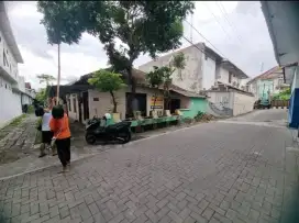 Jual tanah bonus bangunan rumah tahunan