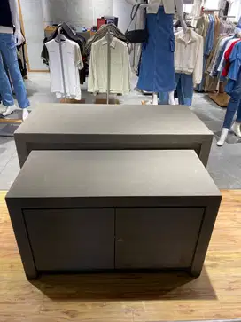 Meja Display 1 pemakaian 1 tahun kondisi bagus