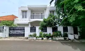 Tebet rumah 2 lantai siap huni lingkungan tenang jalan lebar