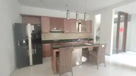 Disewa Rumah Citraland – Lokasi Prestisius, Full Furnish, Siap Huni