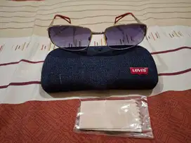 Kacamata levi’s