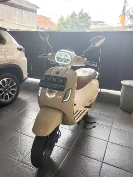 Jual Motor Listrik Suzu + Home charging 2024 putih