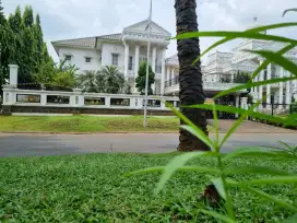 Dijual Rumah Mewah Posisi Hoek di Legenda Wisata