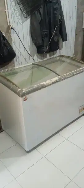 Freezer Box 450L Bekas Es Cream Sliding Glass Normal