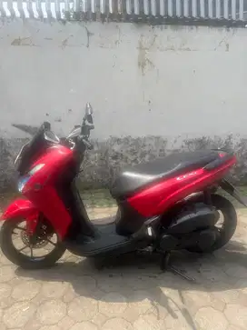 Motor Yamaha Lexi 2018 Merah