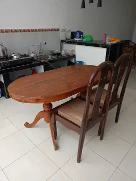 Meja makan jati