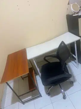 2 Meja dan Kursi