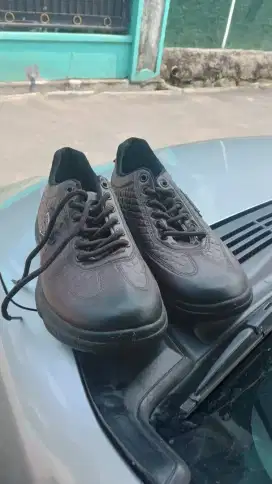 Sepatu fantofel coklat