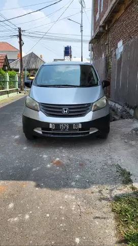 Honda Freed 1.5 i-VTEC A/T 2010