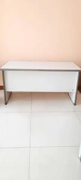 Meja kerja warna abu2