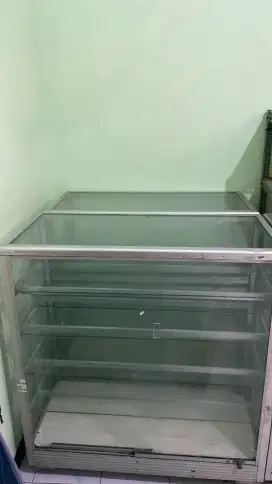 Etalase Kaca untuk display