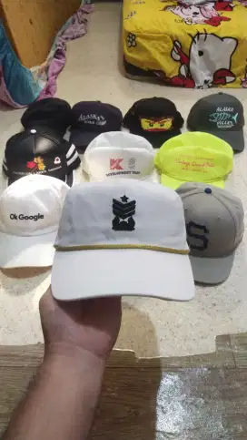 Topi putih tali kapal