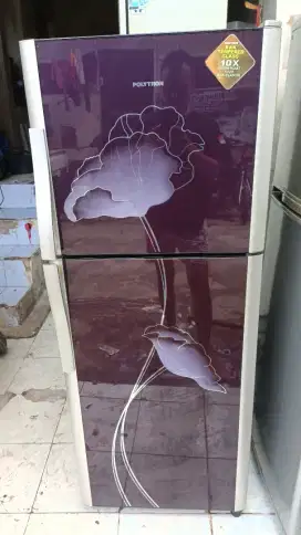 kulkas Polytron 2pintu no ftosy