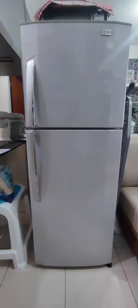 Kulkas LG 215 LITER