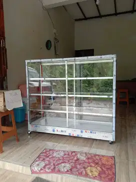 Etalase Kaca Alumunium