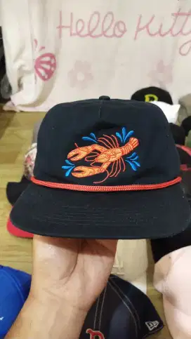 Topi bordir kalajengking