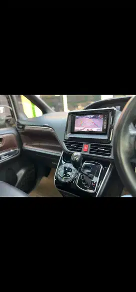 TOYOTA VOXY AT 2018 WHITE EDITION ANTIK DUAL SUNROOF AND MOONROOF