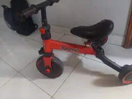 Sepeda anak kecil