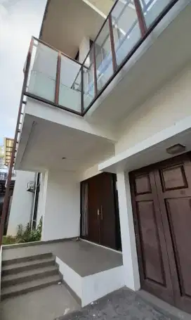 Dijual Rumah 2 Lt Cluster Elite Asia Tropis Harapan Indah