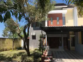 Disewakan rumah istimewa dalam perum dekat JEC