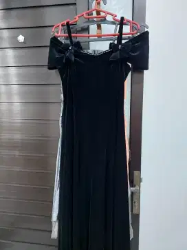 Dress pesta  velvet hitam